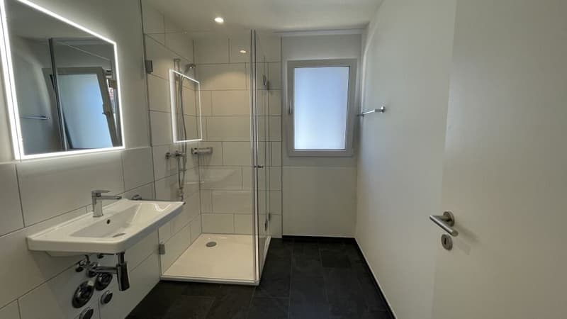 Badezimmer mit Dusche