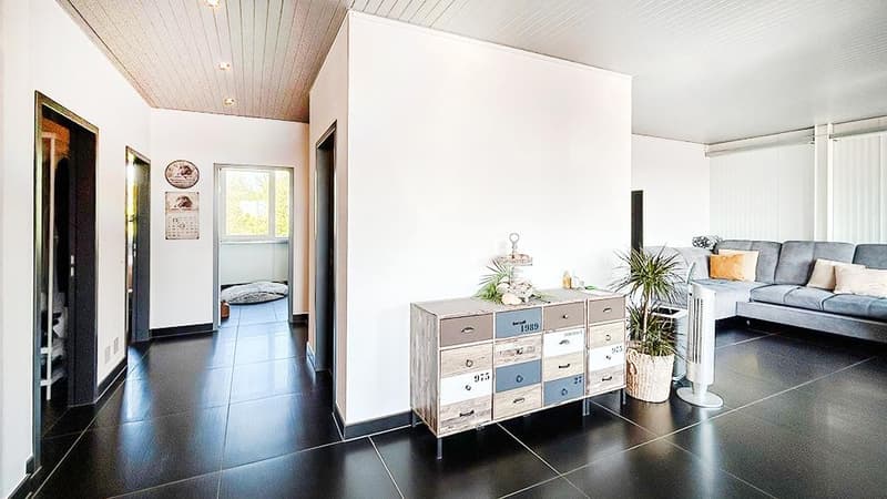 Grosszügige 4.5 Zimmer Wohnung mit viel Privatsphäre und Dachterrasse (9)
