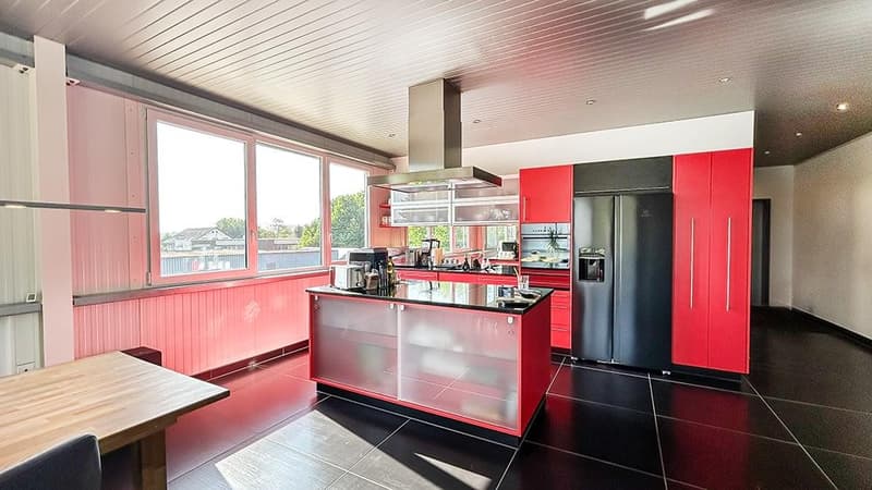 Grosszügige 4.5 Zimmer Wohnung mit viel Privatsphäre und Dachterrasse (5)