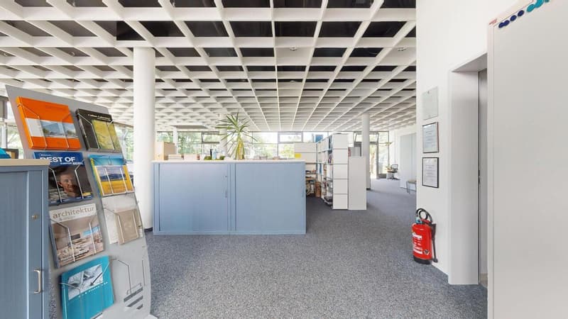 Gewerbefläche mit Bastelraum und zwei Einstellhallenplätzen (1)