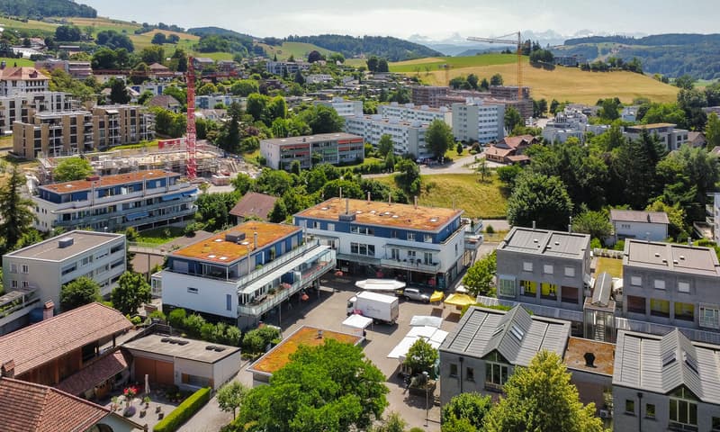 Gewerbefläche mit Bastelraum und zwei Einstellhallenplätzen (11)