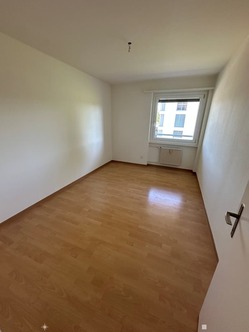 Charmante 4.5-Zimmer-Wohnung mit Balkon in Biel (4)
