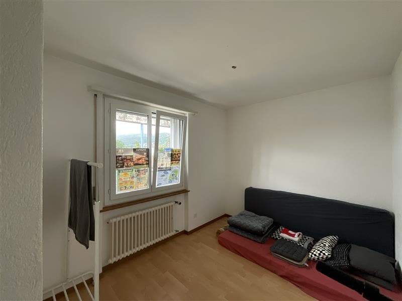 Appartamento di 2,5 locali all'ultimo piano con balcone e vista panoramica a Biel (6)