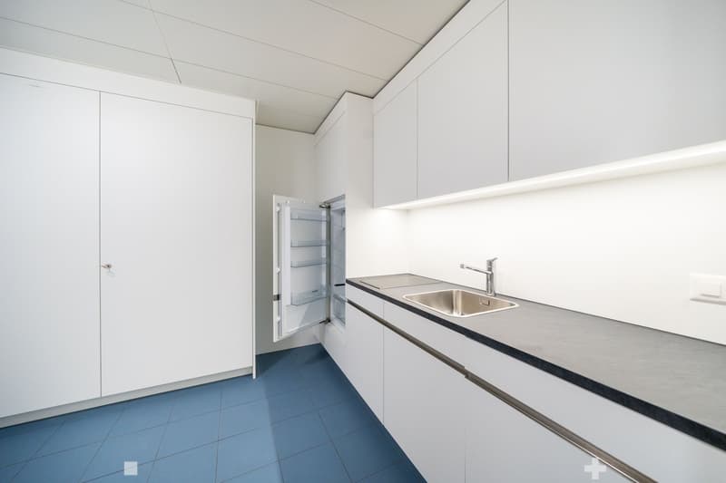 Renovierte Gewerbe- und Bürofläche ab sofort verfügbar (6)
