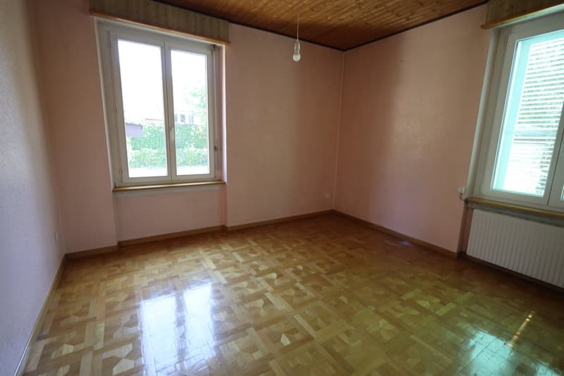 9-Zimmer-Zweifamilienhaus mit Potenzial in Biel (8)