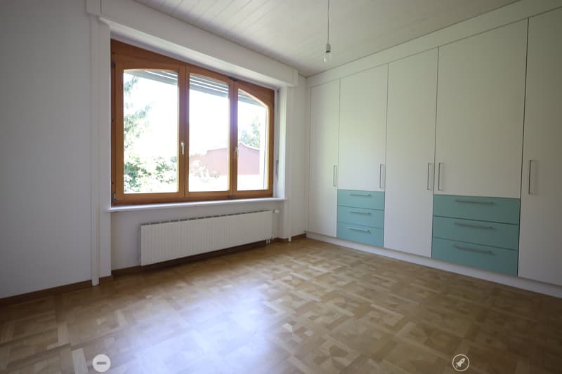 9-Zimmer-Zweifamilienhaus mit Potenzial in Biel (4)