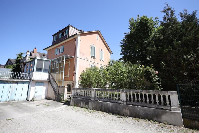 9-Zimmer-Zweifamilienhaus mit Potenzial in Biel (13)