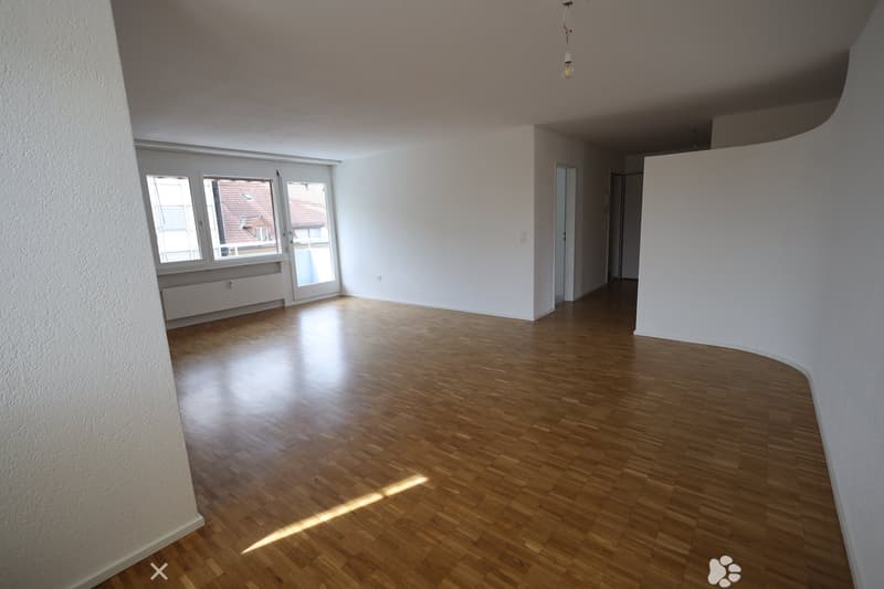 Helle 4.5-Zimmer-Wohnung mit Balkon im Zentrum von Biel (2)