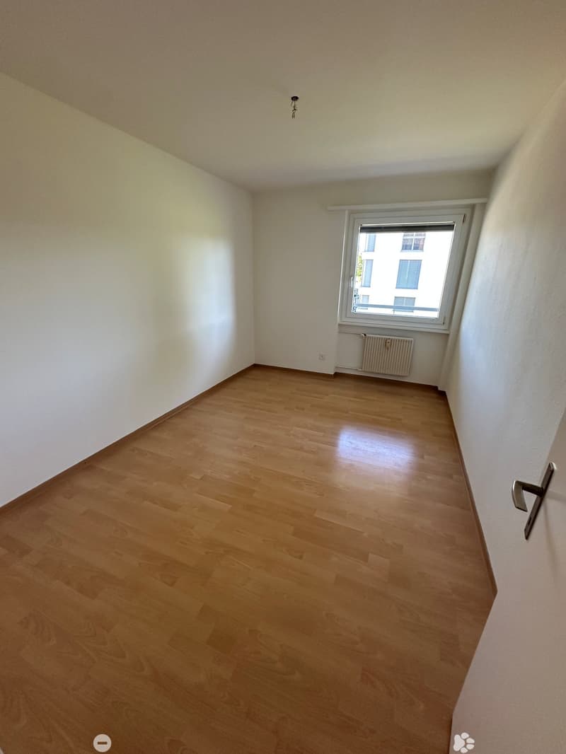 Charmante 4.5-Zimmer-Wohnung mit Balkon in Biel (4)