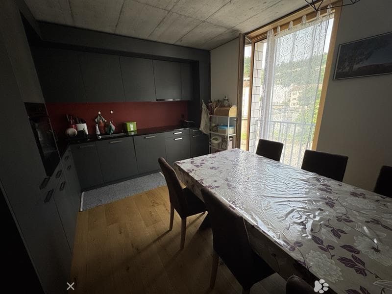 Moderne 4.5-Zimmer-Wohnung mit Balkon in Biel (2)