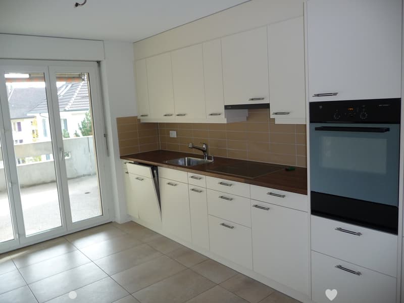 Sonnige 4.5-Zimmer-Wohnung mit Balkon in Biel (1)