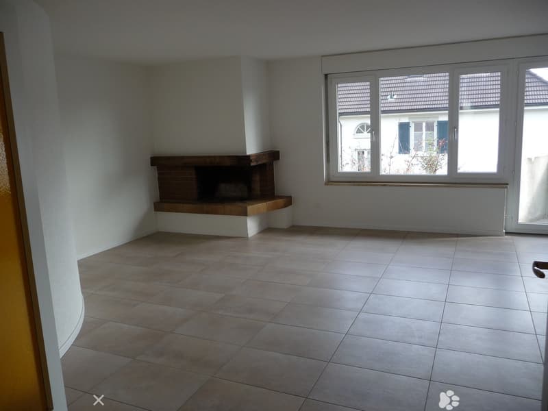 Sonnige 4.5-Zimmer-Wohnung mit Balkon in Biel (2)