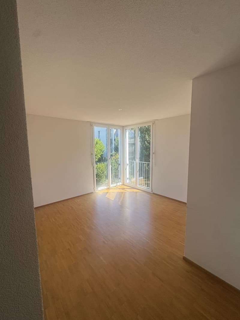 Moderne 4.5-Zimmer-Wohnung mit Balkon in Ipsach (3)