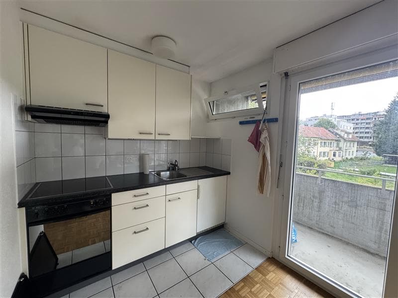 Helle 2.5-Zimmer-Wohnung mit Balkon in Biel – ab Dezember 2026 verfügbar (2)
