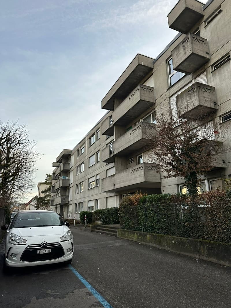 Helle 2.5-Zimmer-Wohnung mit Balkon in Biel – ab Dezember 2026 verfügbar (1)
