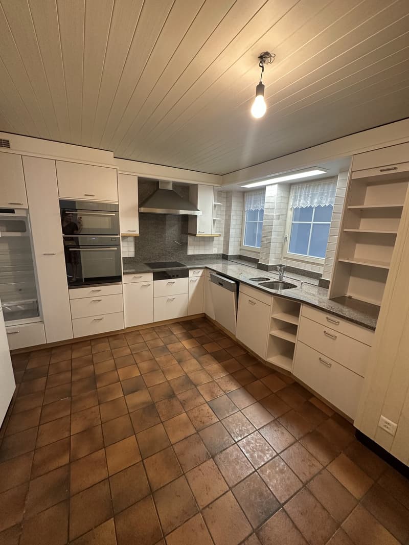 Zentrale, geräumige 5.5-Zimmer-Wohnung in Nidau – ideal für Familien und WGs (7)