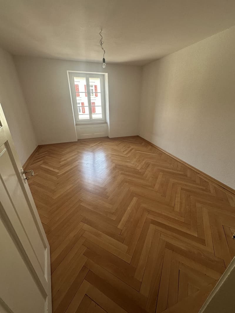Zentrale, geräumige 5.5-Zimmer-Wohnung in Nidau – ideal für Familien und WGs (4)