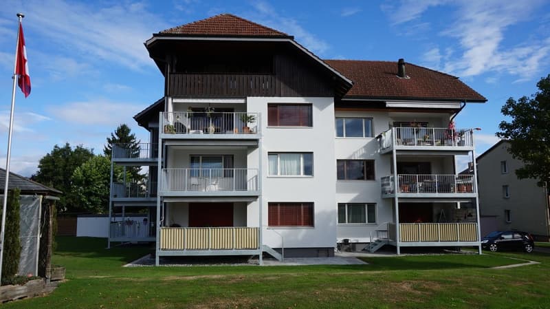 Sonnige 4.0-Zimmerwohnung mit grossem Balkon (1)