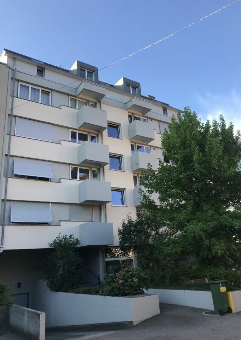 Aussenparkplatz in der Länggasse (1)