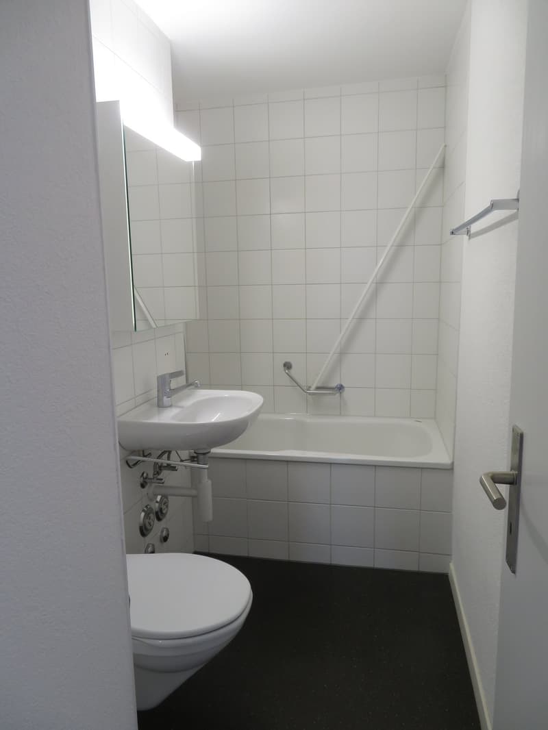 Moderne 3.5-Zimmer-Wohnung mit Gartensitzplatz in Urtenen-Schönbühl (3)