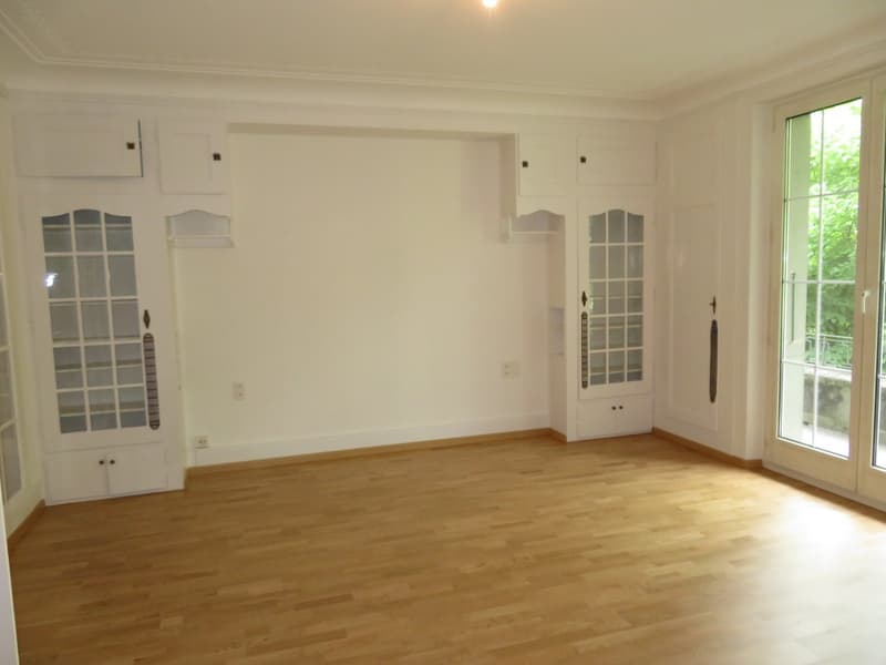 Herrschaftliche 4.5 Zimmerwohnung mit schönem Gemeinschaftsgarten (3)