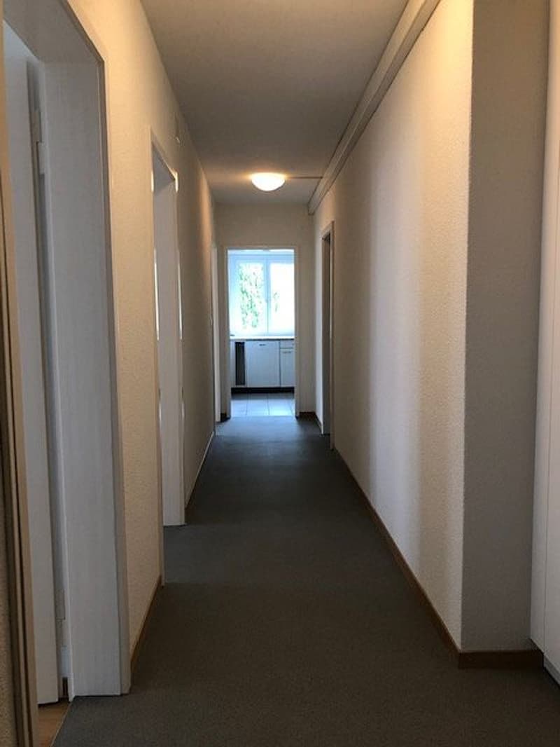 Schöne 4-Zimmerwohnung an zentraler Lage in Liebefeld (2)