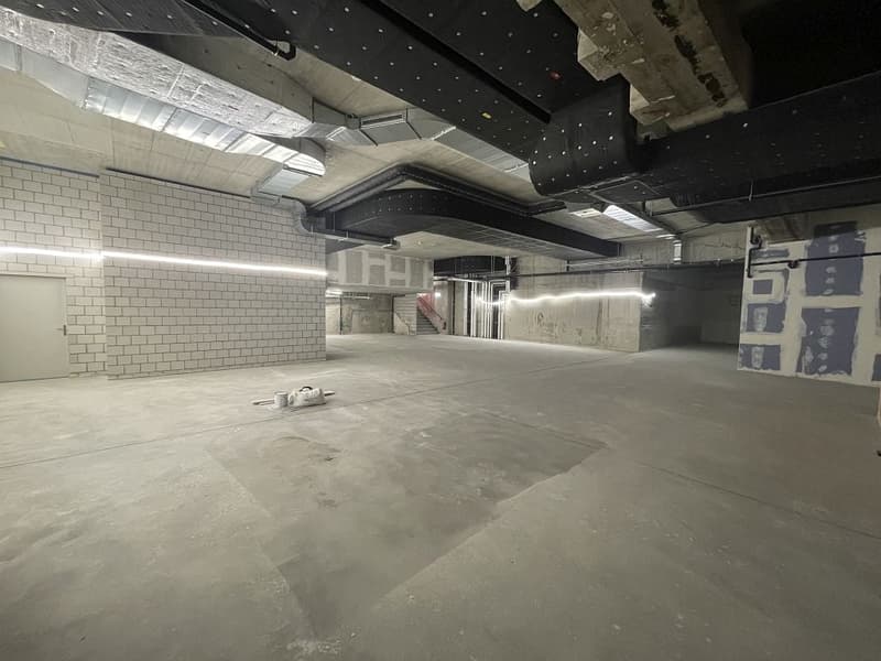 Sie suchen eine zentral gelegene Lagerfläche in unmittelbarer Distanz zum Bahnhof in der Stadt Bern? Dann sind unsere Lagerräumlichkeiten an der Aarbergergasse 30 genau das Richtige für Sie. Die Liegenschaft Aarbergergasse 30 in Bern wurde im Jah (3)