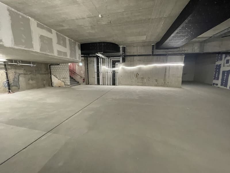 Sie suchen eine zentral gelegene Lagerfläche in unmittelbarer Distanz zum Bahnhof in der Stadt Bern? Dann sind unsere Lagerräumlichkeiten an der Aarbergergasse 30 genau das Richtige für Sie. Die Liegenschaft Aarbergergasse 30 in Bern wurde im Jah (4)