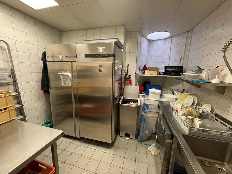 Bäckerei / Gastronomiebetrieb oder Büro- / Dienstleistungsnutzung im Parterre (7)