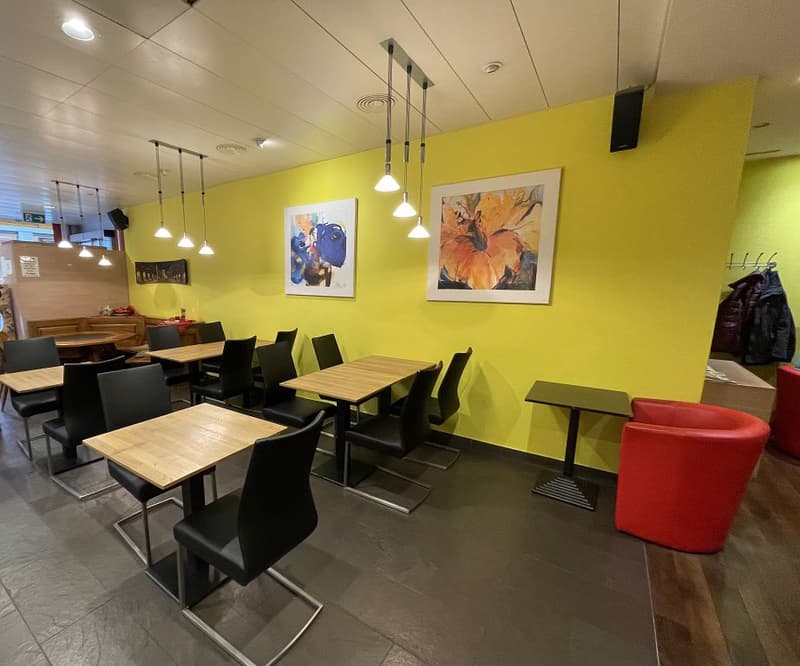 Bäckerei / Gastronomiebetrieb oder Büro- / Dienstleistungsnutzung im Parterre (5)