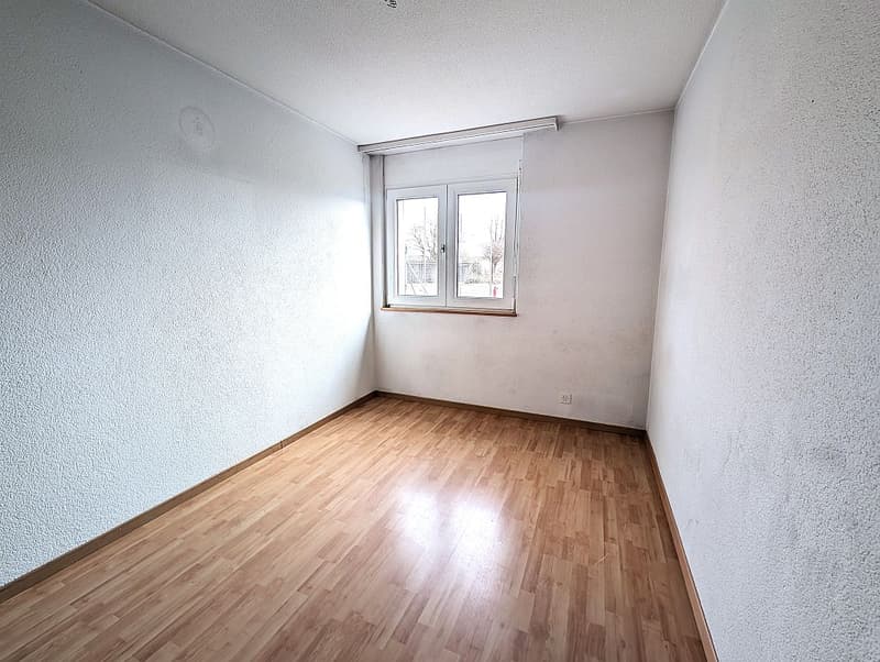 4 1/2-Zimmerwohnung, Parterre links (6)