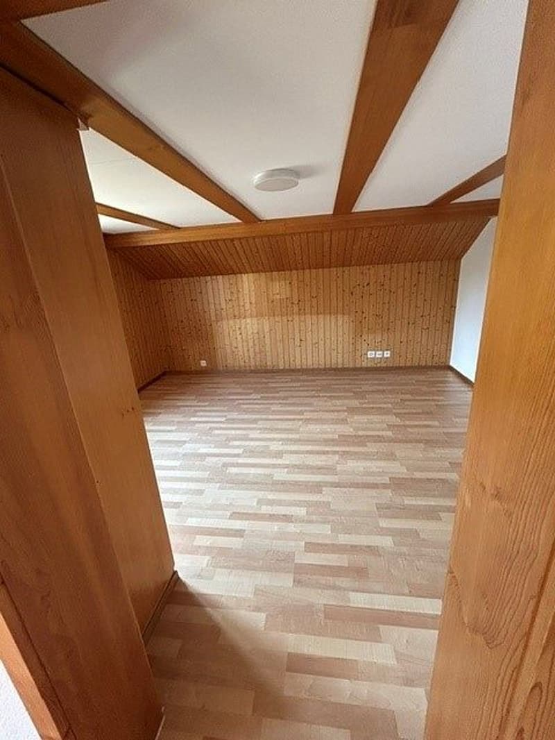 3 1/2 Zimmerwohnung, 2. Stock (8)