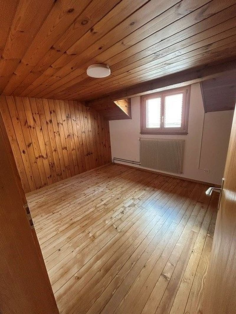 3 1/2 Zimmerwohnung, 2. Stock (9)
