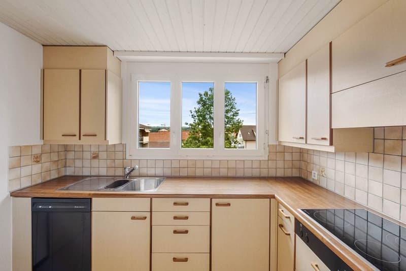Grosszügige 4.5-Zimmerwohnung im Dachgeschoss mit Balkon (3)