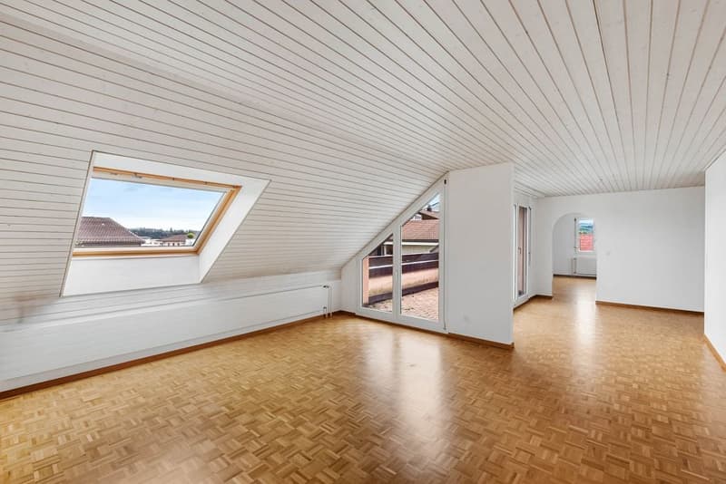 Grosszügige 4.5-Zimmerwohnung im Dachgeschoss mit Balkon (5)