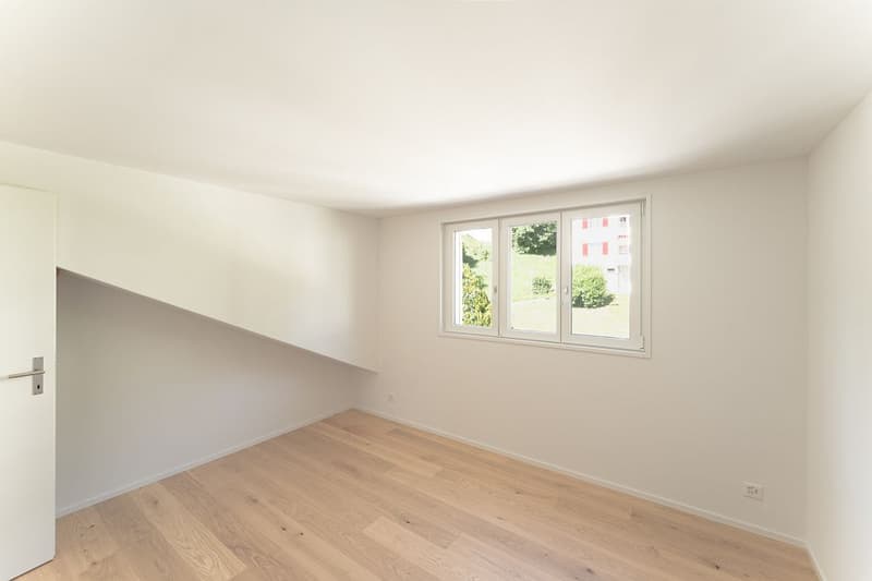2 1/2-Zimmerwohnung im Dachstock rechts (6)