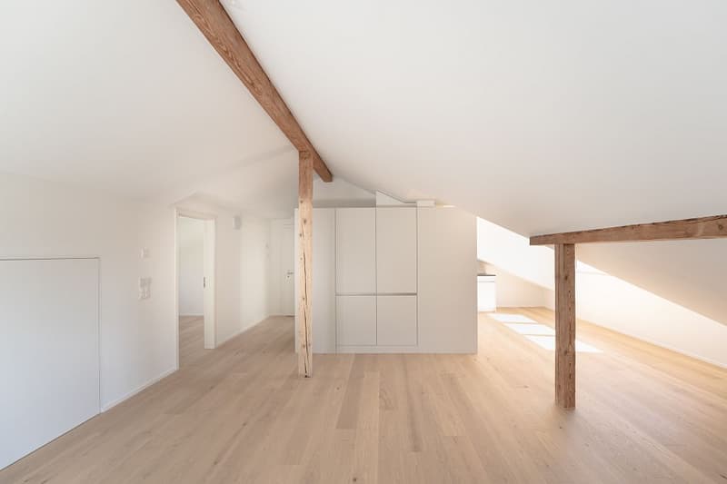 2 1/2-Zimmerwohnung im Dachstock rechts (5)