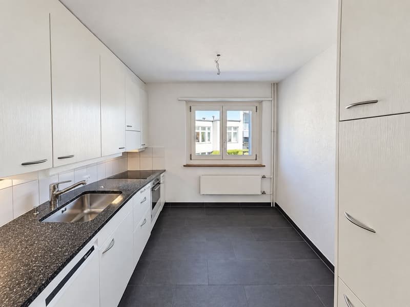 Grosszügige 4-Zimmerwohnung, 2. Stock rechts (3)