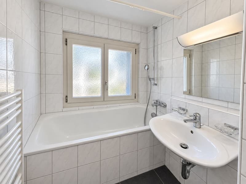 Grosszügige 4-Zimmerwohnung, 2. Stock rechts (8)