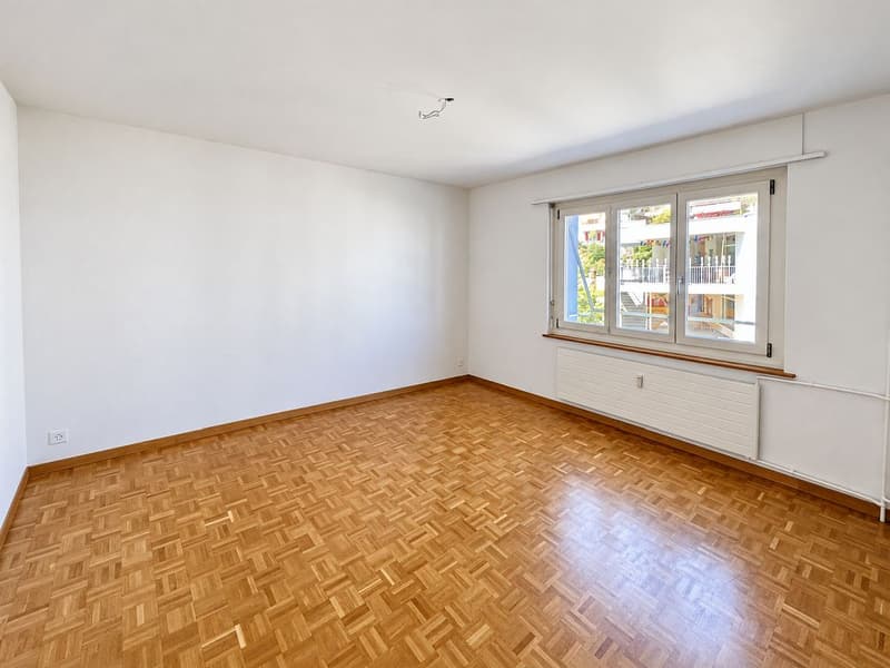 Grosszügige 4-Zimmerwohnung, 2. Stock rechts (5)