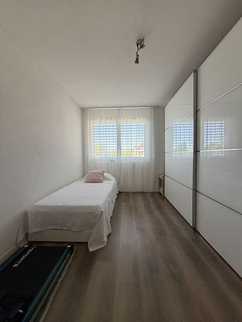 Schöne 3.5-Zimmerwohnung mit grossem Balkon (8)
