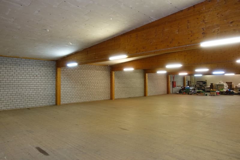 Lager OG, Holzbühne