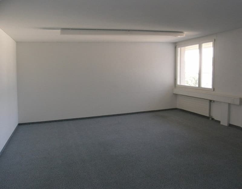 Günstiges Einzelbüro im 2. OG (4)