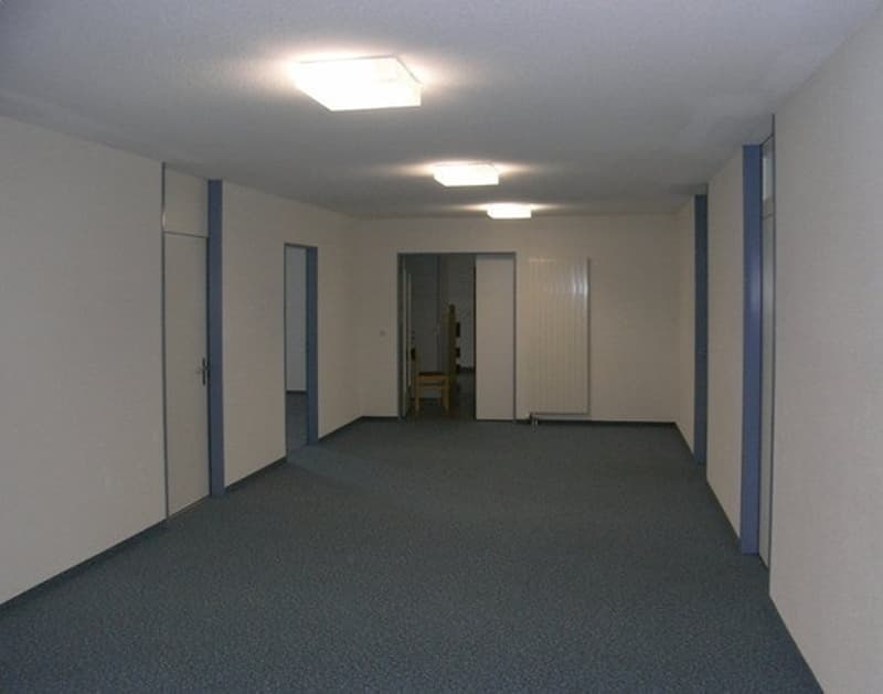 Gang, Büro links