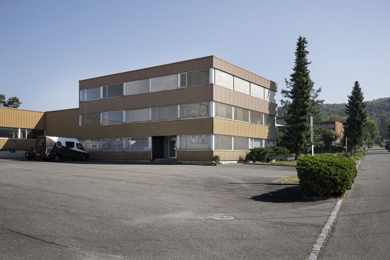 Bürogebäude für Einzelmieter nahe Baden/Zürich/Zug (1)