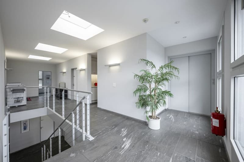 Geschäftshaus mit 10 m Hochregallager und 800 m2 Büro zentral im Mittelland (14)