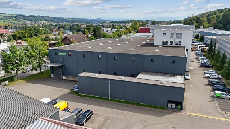 Geschäftshaus mit 10 m Hochregallager und 800 m2 Büro zentral im Mittelland (2)