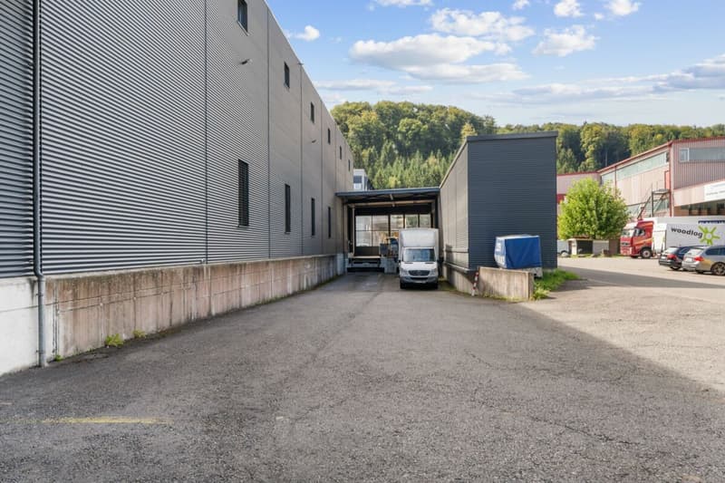 Geschäftshaus mit 10 m Hochregallager und 800 m2 Büro zentral im Mittelland (10)
