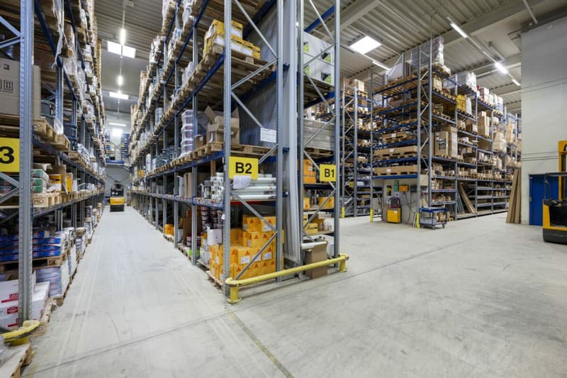 Geschäftshaus mit 10 m Hochregallager und 800 m2 Büro zentral im Mittelland (5)