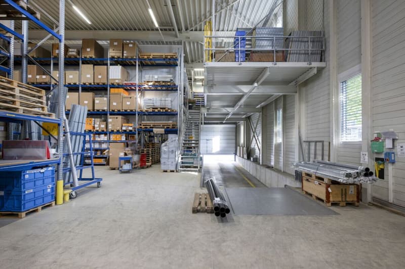 Geschäftshaus mit 10 m Hochregallager und 800 m2 Büro zentral im Mittelland (8)